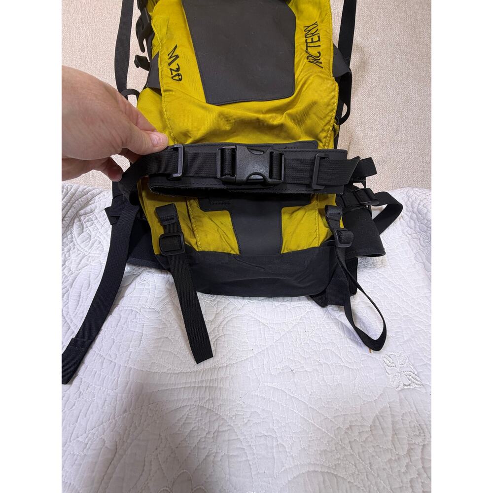 Arc'teryx M20 Yellow Black Ski Snowboard Backpack Alpine Pack Durable Outdoor - Picture 13 of 16